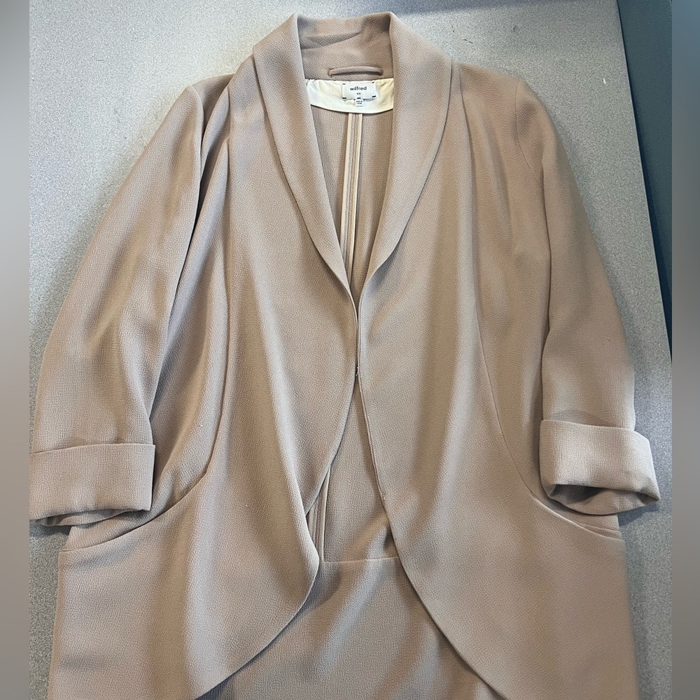 Aritzia Wilfred flowy loose tan blazer